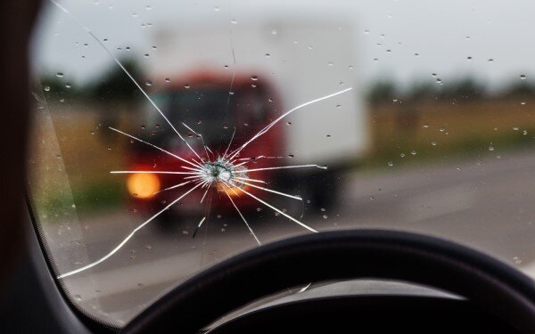 Parabrezza Rotto o Scheggiato: Come Intervenire - MiaCar